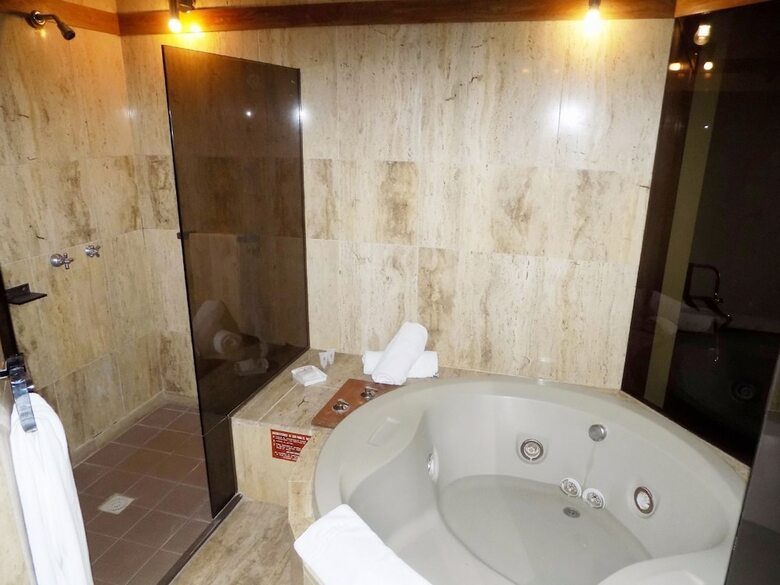 Hotel Balmoral Plaza