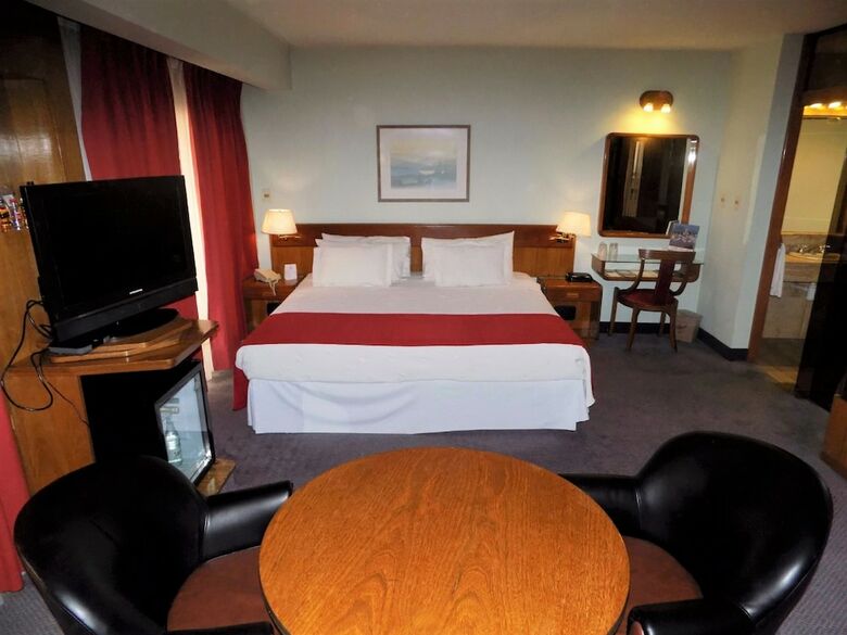 Hotel Balmoral Plaza