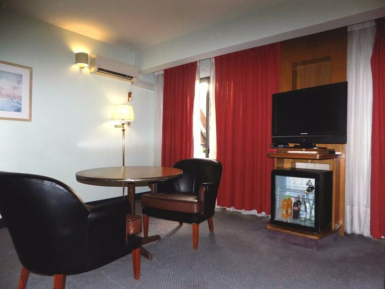 Hotel Balmoral Plaza