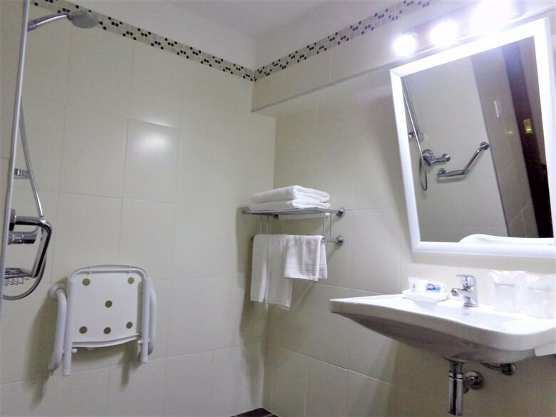 Hotel Balmoral Plaza