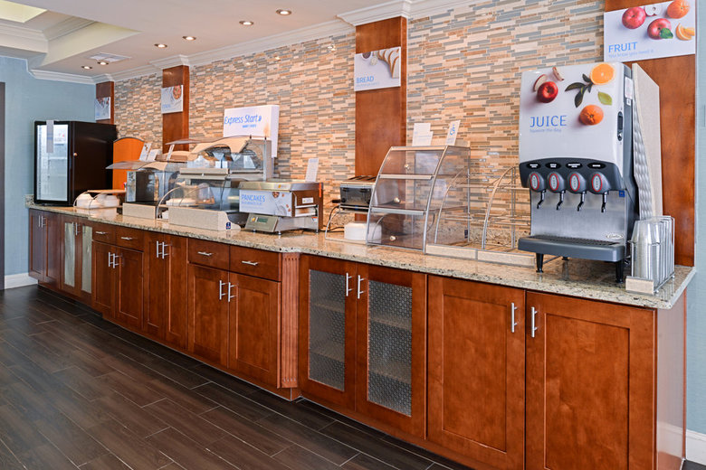 Holiday Inn Express Hotel & Suites Bessemer