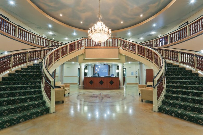 Holiday Inn Express Hotel & Suites Bakersfield Central