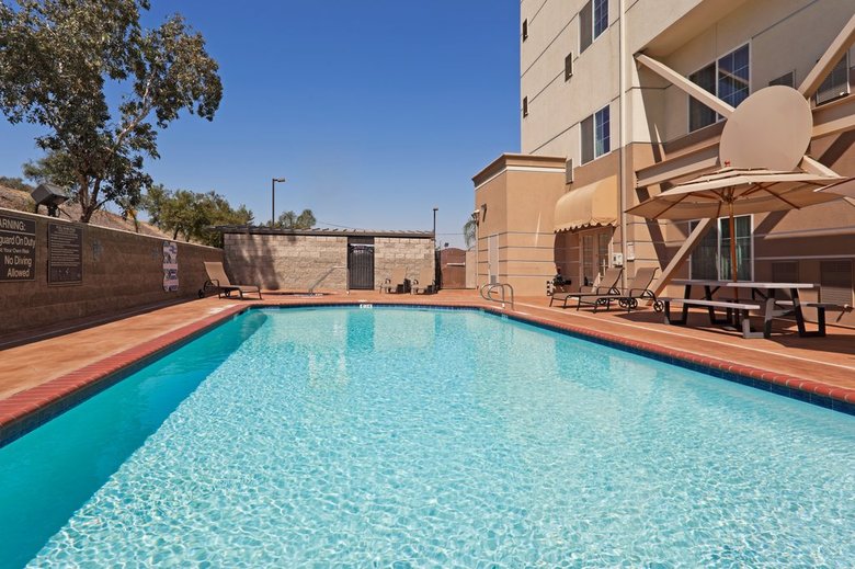 Holiday Inn Express Hotel & Suites Bakersfield Central