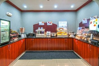 Holiday Inn Express Hotel & Suites Bakersfield Central
