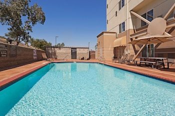Holiday Inn Express Hotel & Suites Bakersfield Central