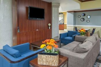 Holiday Inn Express Hotel & Suites Bakersfield Central