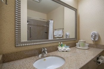 Holiday Inn Express Hotel & Suites Bakersfield Central