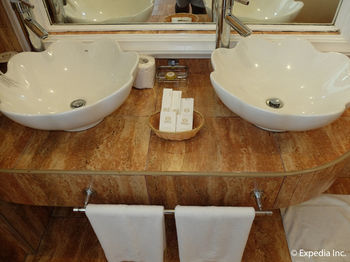 Hotel Monaco Suites De Boracay