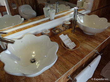 Hotel Monaco Suites De Boracay