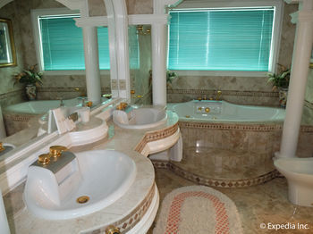 Hotel Monaco Suites De Boracay