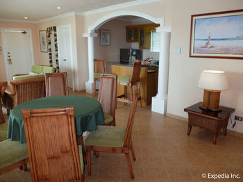 Hotel Monaco Suites De Boracay
