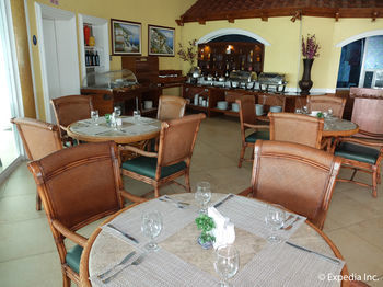 Hotel Monaco Suites De Boracay