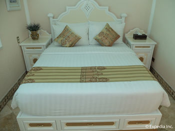 Hotel Monaco Suites De Boracay