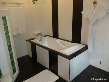 Hotel Monaco Suites De Boracay