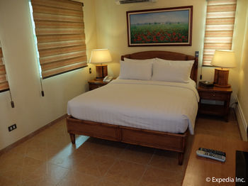 Hotel Monaco Suites De Boracay