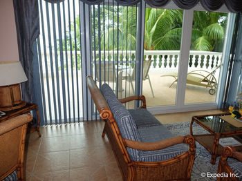 Hotel Monaco Suites De Boracay