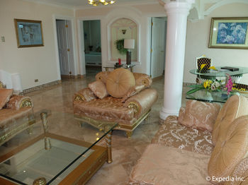 Hotel Monaco Suites De Boracay