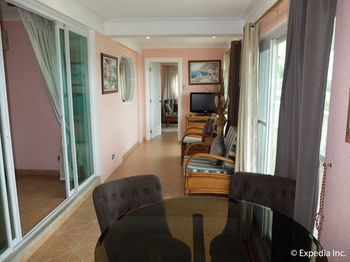 Hotel Monaco Suites De Boracay