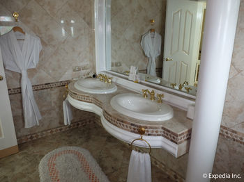 Hotel Monaco Suites De Boracay