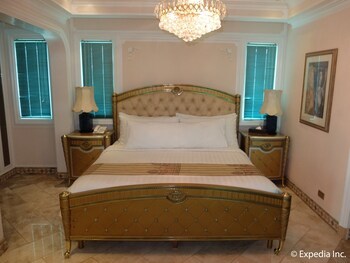 Hotel Monaco Suites De Boracay
