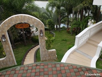 Hotel Monaco Suites De Boracay