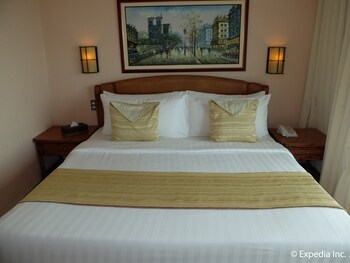Hotel Monaco Suites De Boracay