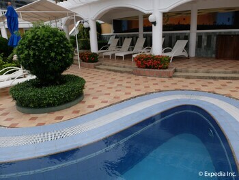 Hotel Monaco Suites De Boracay