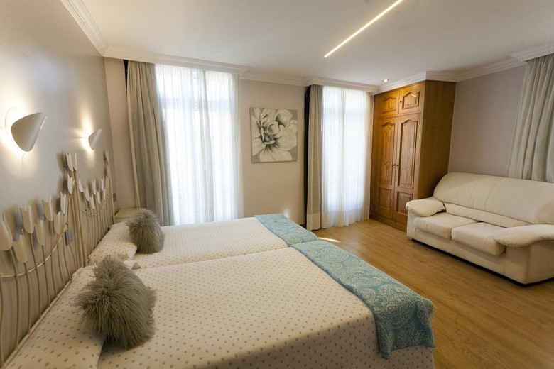 Hotel Puerta Del Sol