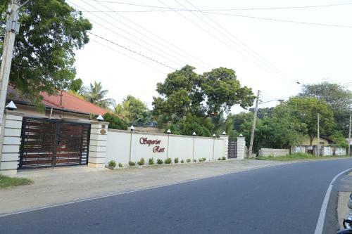 Hostal Superior Rest