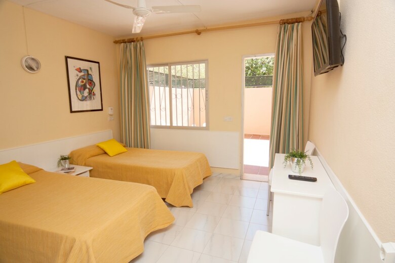 Naika Studios & Apartments