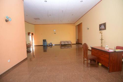 Nadee Inn Family Guest House