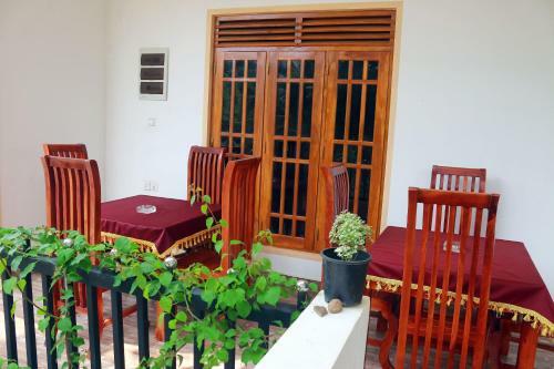 Sarath Home Stay And Safari