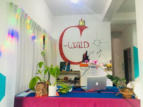 Hostal C- World Hotel