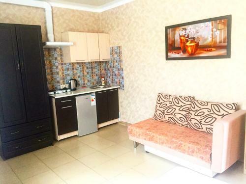 Hostal Guest House On Kamyshovaya 12 A