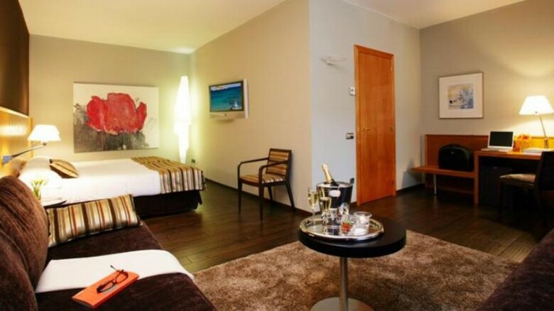 River Hotel