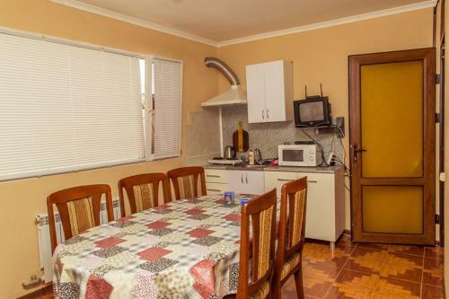 Hostal Guest House On Demokraticheskiy