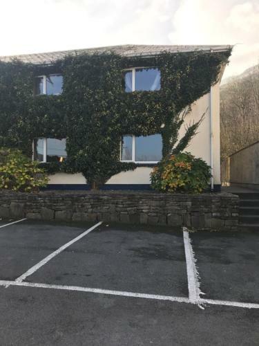 Lodge At Leenane Hotel