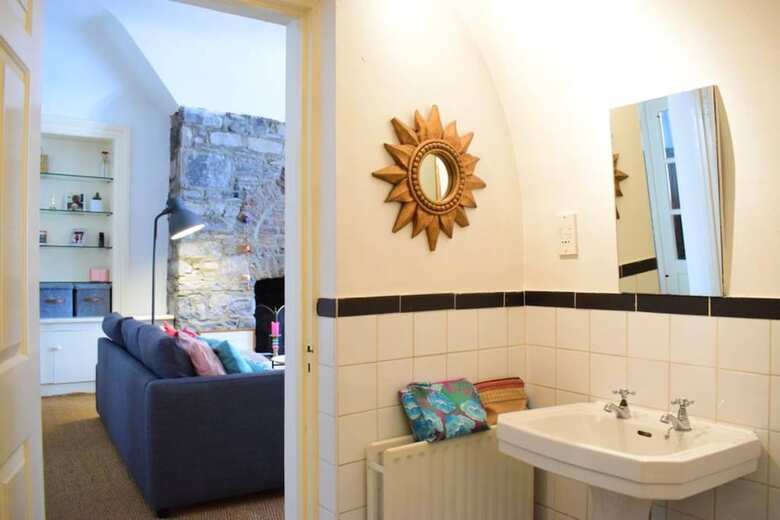 1 Bedroom Apartment In City Centre Location