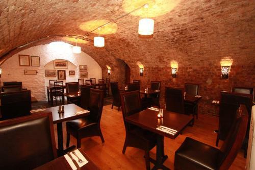Hostal Harry Clarke Mews At The Castle Hotel