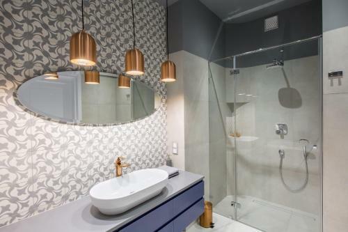 Cadena Gallery Apartments