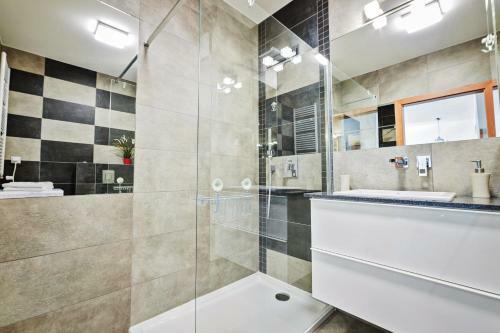White Apartment Hawela?ska