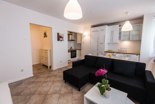 Apartment Insat IV