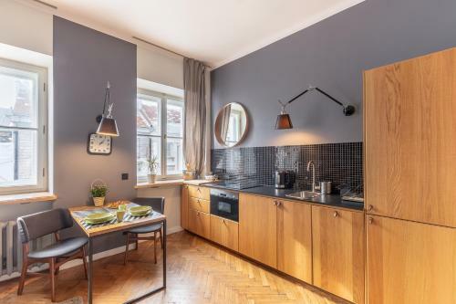 Fox Center Apartments