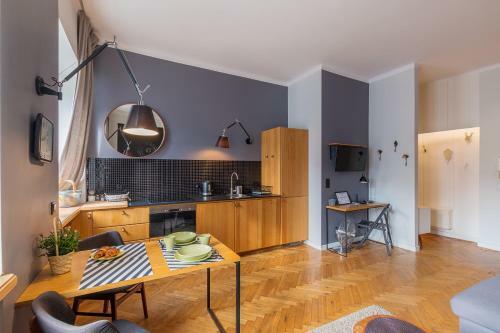 Fox Center Apartments