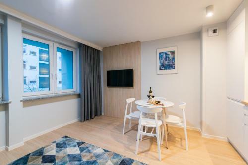 Q17 Apartments