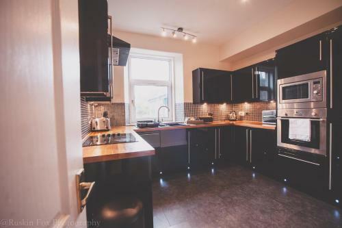 Apartamento Stylish And Spacious Two Bed In Aberdeen's West End