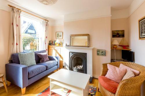 5 Coastguard Cottages