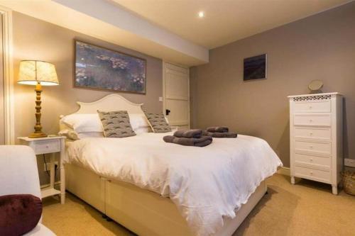 Lily Tarn Cottage