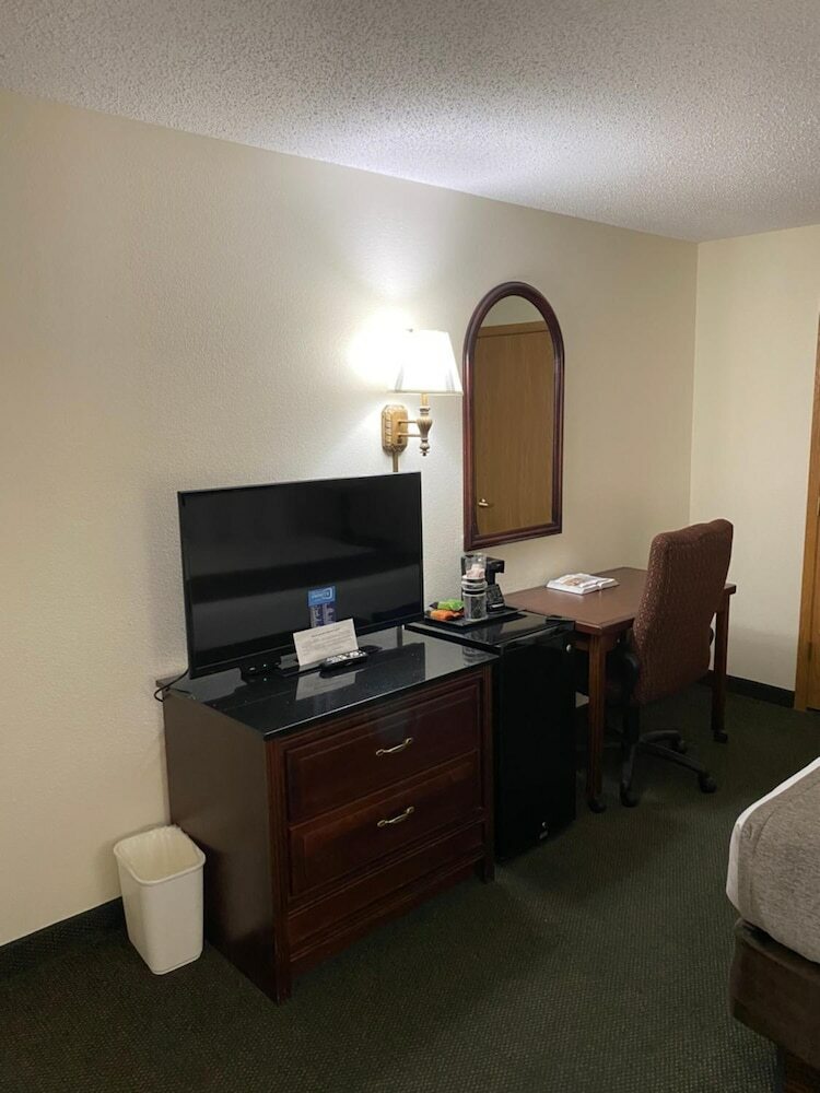 Hotel Brookwood Inn