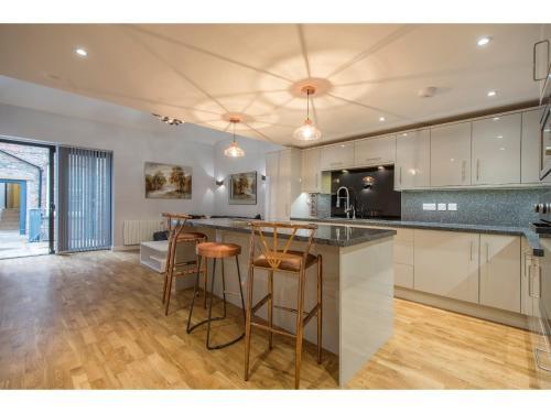 Apartamento Modern, Stunning And Elegant 2 Bedroom Apt For 4